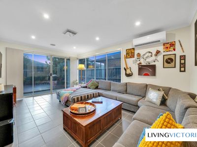 8 Hilderbrand Avenue, Williams Landing