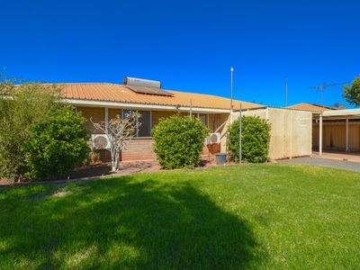 4 Yanderra Crescent, South Hedland