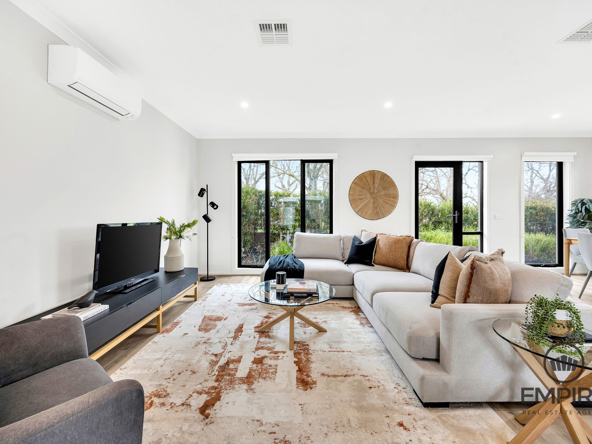 2 Plenty Way, Cranbourne North