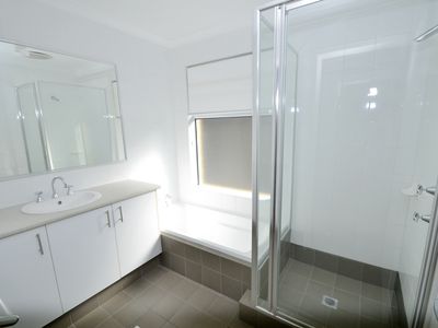 4 Ashendon Boulevard, Hammond Park