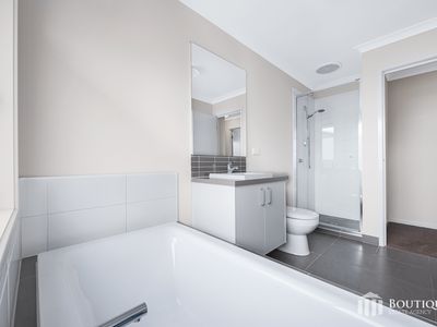 22 Rosina Drive, Officer