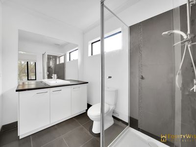 33 Kinglake Drive, Manor Lakes