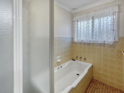 16 Howard Avenue, Dubbo