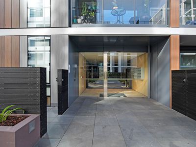 2 / 8B Evergreen Mews, Armadale