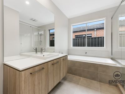 78 Yaralla Circuit, Clyde