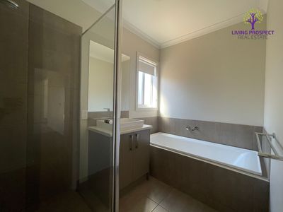 5 Treeve Parkway, Werribee