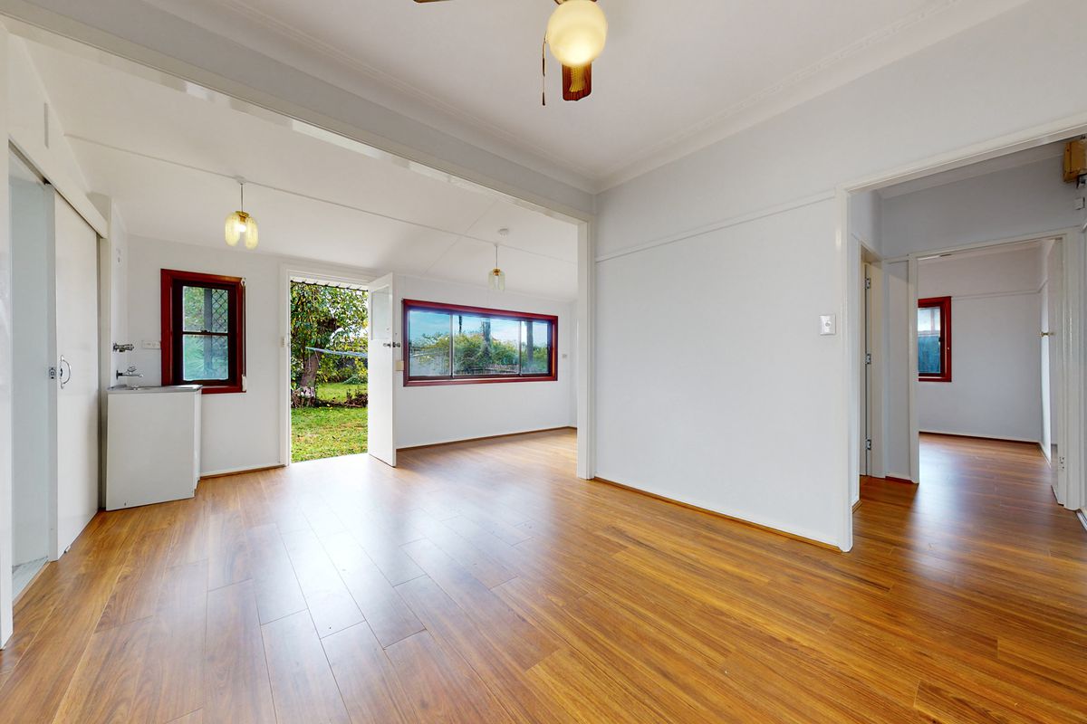 SPACIOUS THREE BEDROOM HOUSE