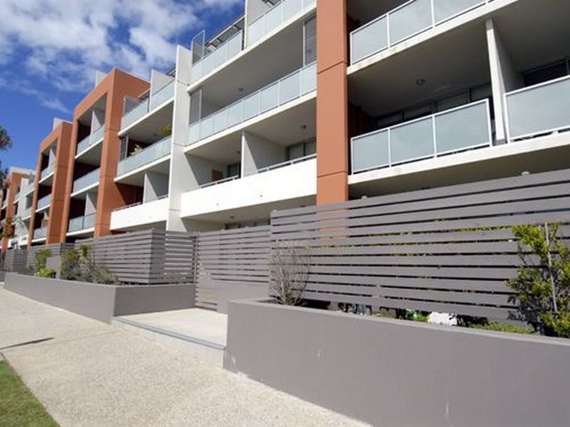 240 / 3 Queen Street, Rosebery