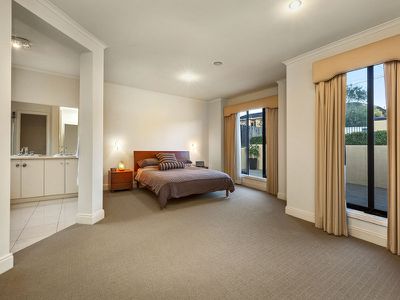 8 Virgillia Street, Blackburn North